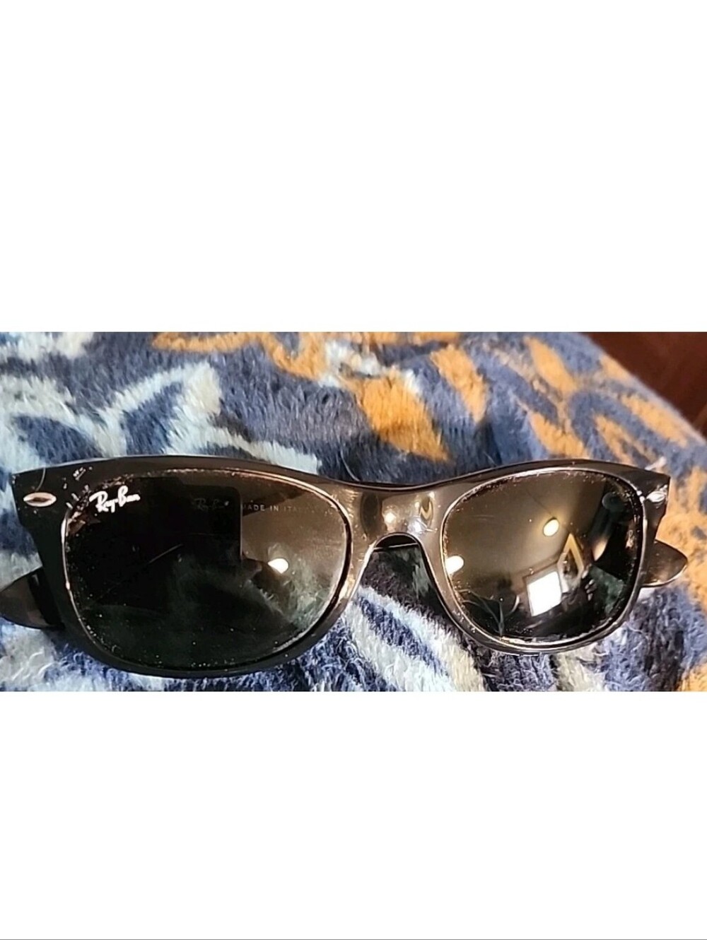 Ray-Ban Men’s Black Frame Sunglasses with Dark Green Lenses - Picture 2 of 2
